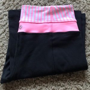 Lululemon Groove Active Wear black with pink stripe waist